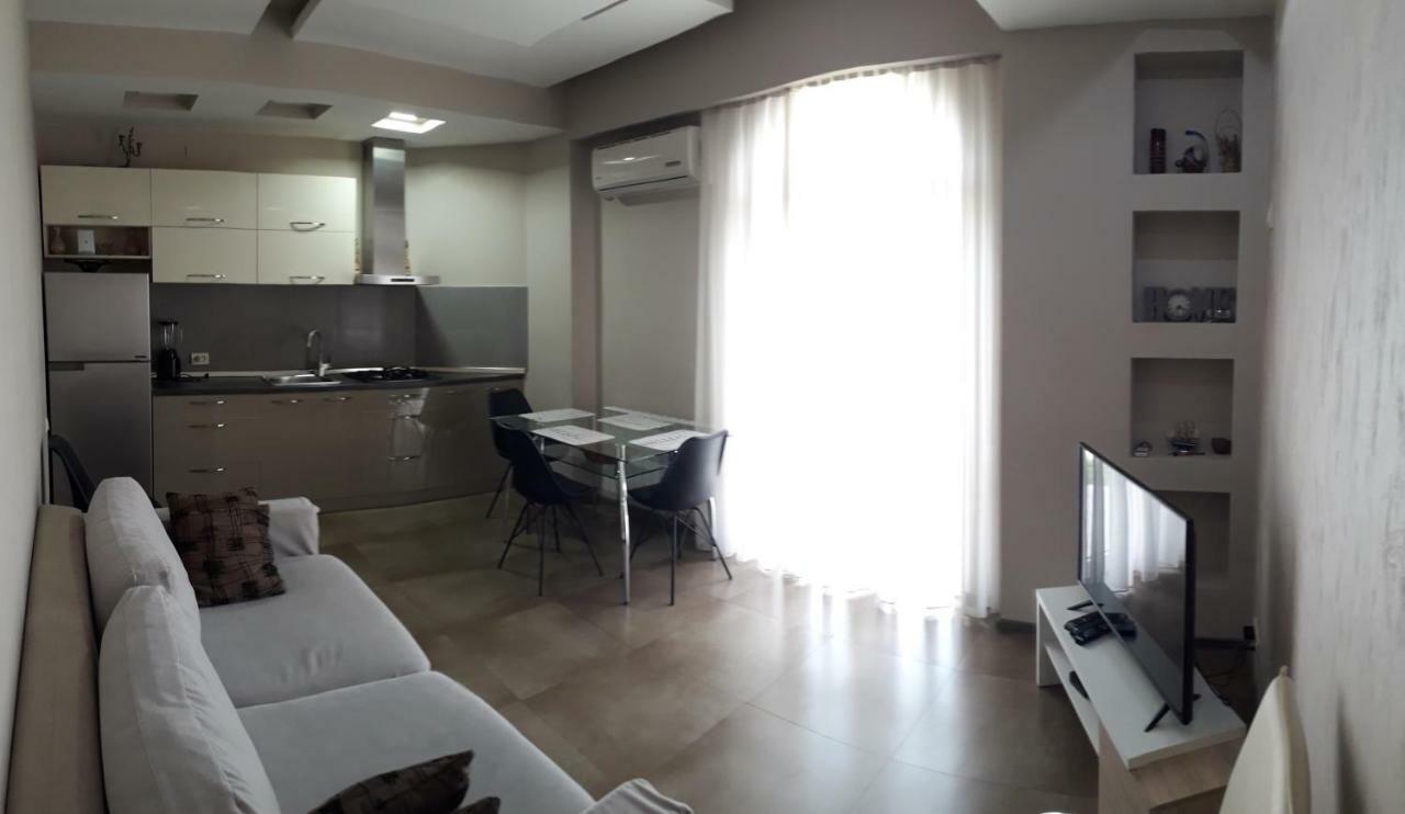 Apartment On Rustaveli Батуми Экстерьер фото